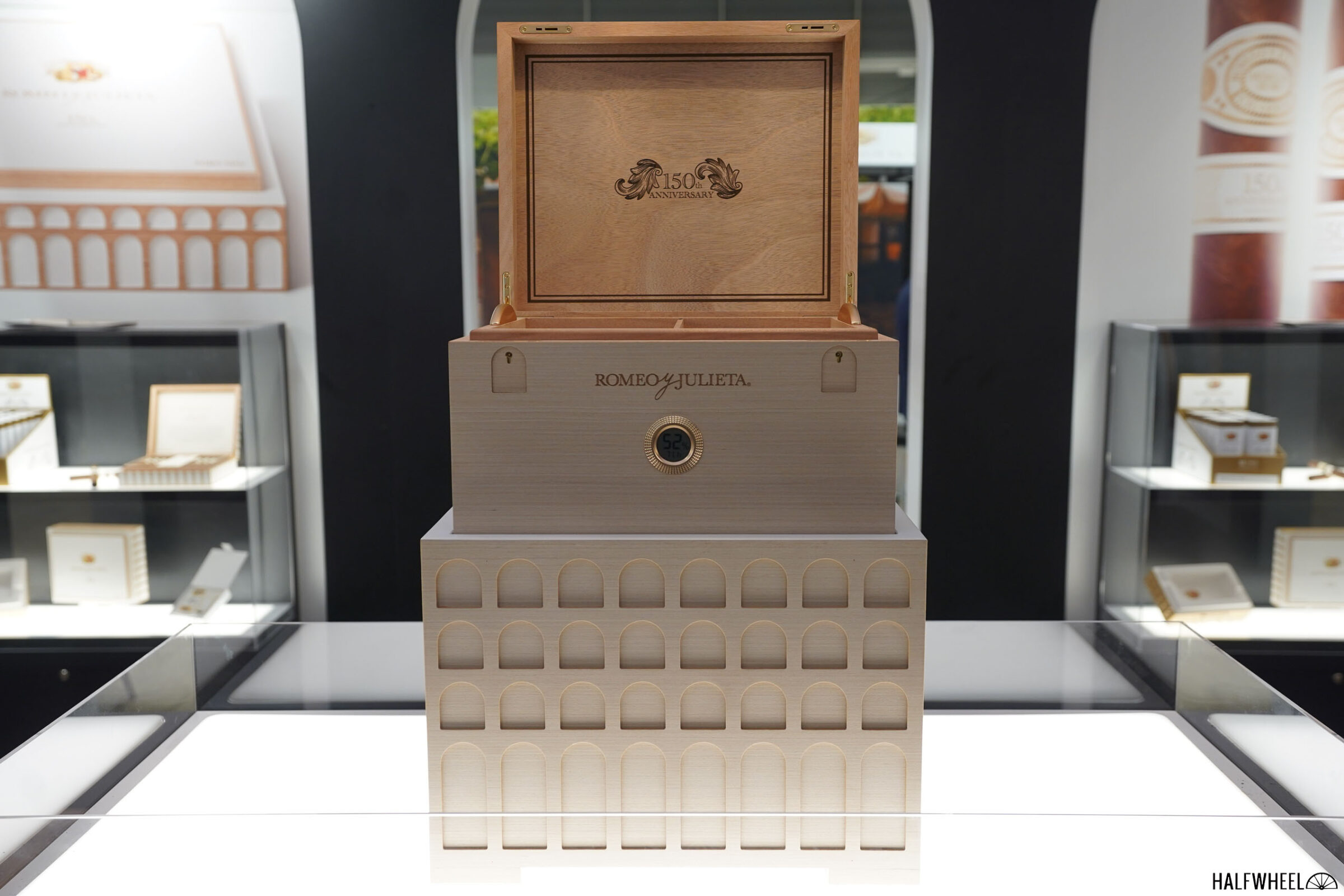 Romeo y Julieta Romeo y Julieta 150th Anniversary Humidor Cigar Box Unit (50)