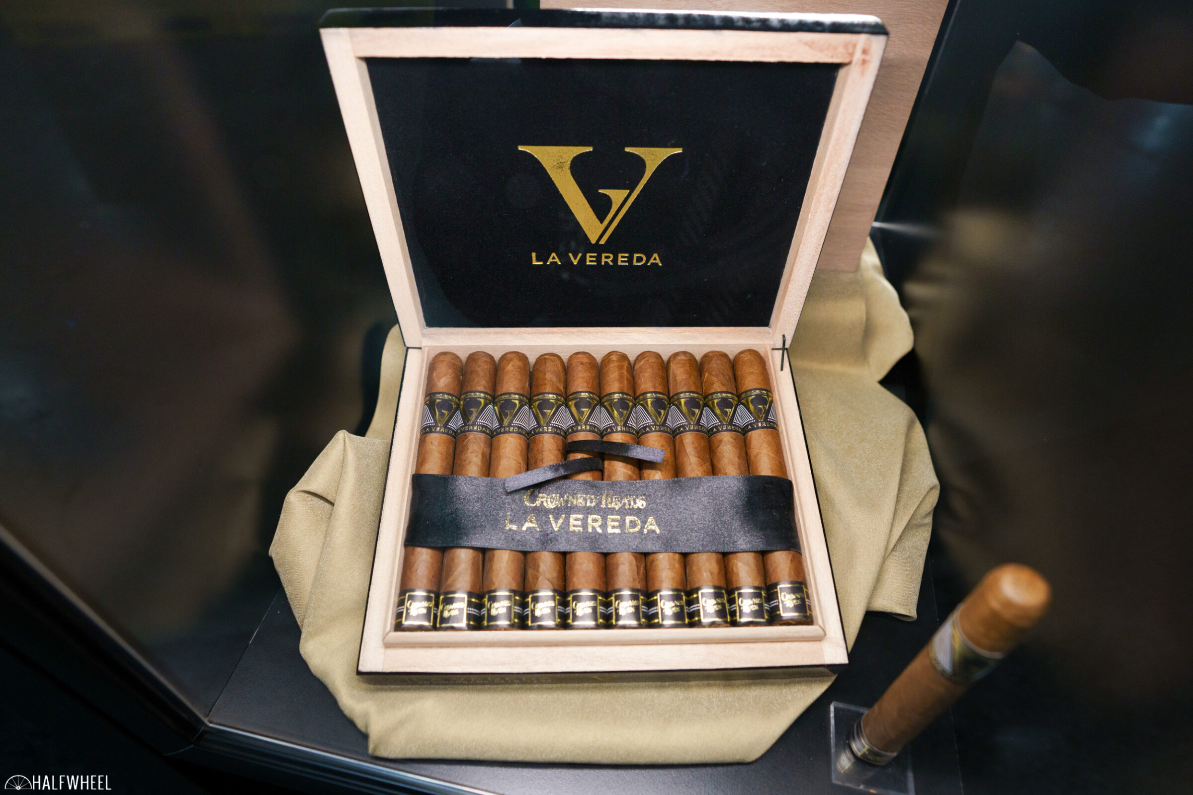 Crowned Heads Crowned Heads La Vereda No. 52 Unit (20)