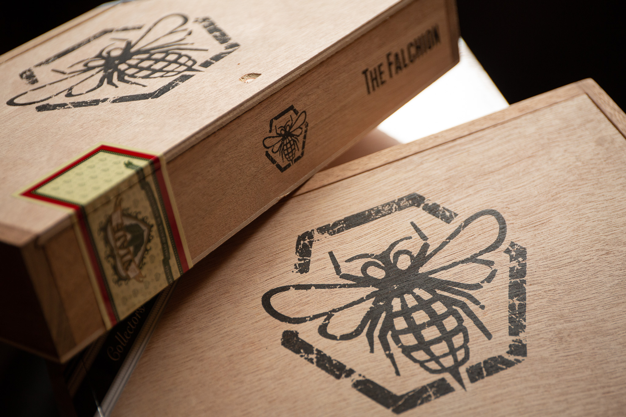 Viaje Viaje Honey & Hand Grenades Falchion Corojo Toro Unit (25)